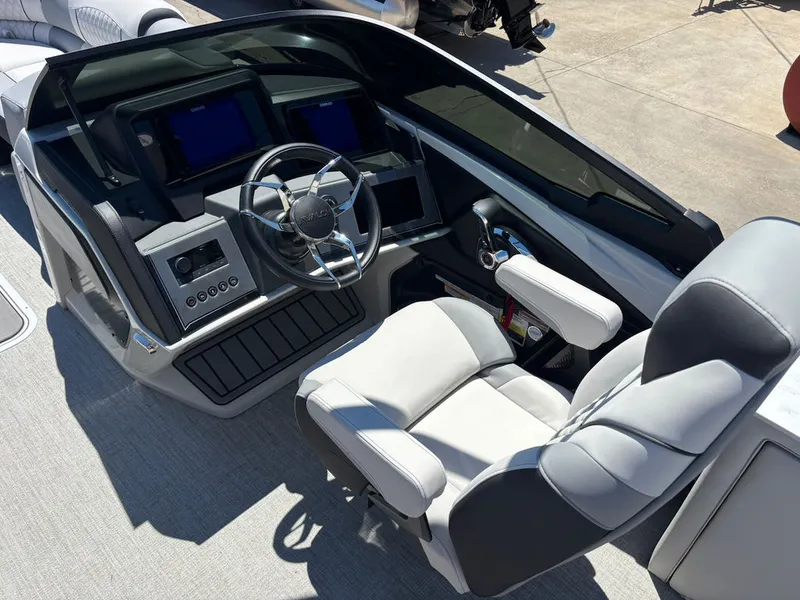 Slide: The Image of Avalon Excalibur LTD Flex Lounge Windshield 25 FT 2026 - 11