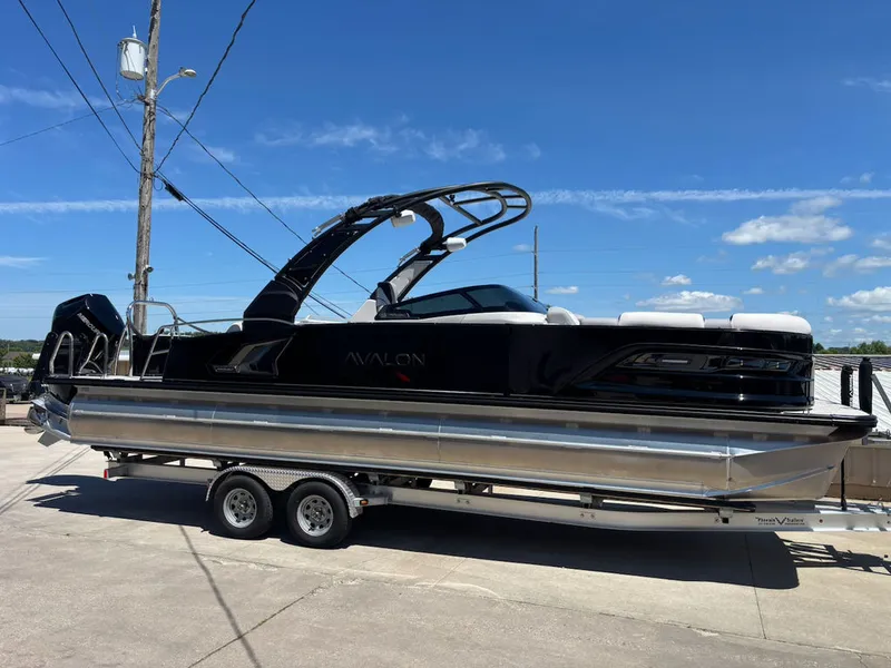 Slide: The Image of Avalon Excalibur LTD Flex Lounge Windshield 25 FT 2026 - 2