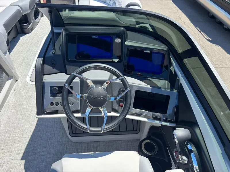 Slide: The Image of Avalon Excalibur LTD Flex Lounge Windshield 25 FT 2026 - 12