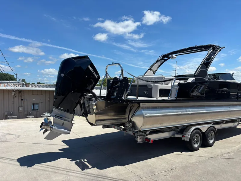 Slide: The Image of Avalon Excalibur LTD Flex Lounge Windshield 25 FT 2026 - 5
