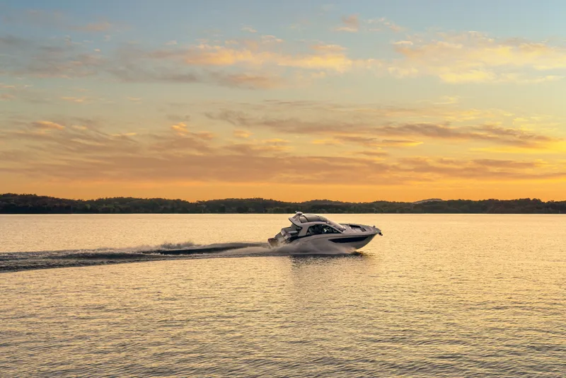 Slide: The Image of Sea Ray Sundancer 370 2024 - 6