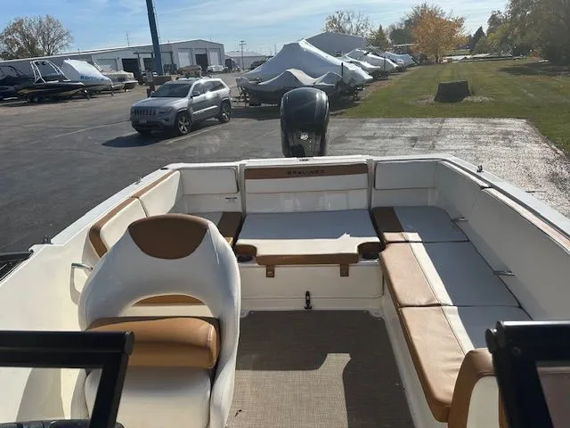 Slide: The Image of Bayliner VR4 Bowrider I/O 2021 - 8