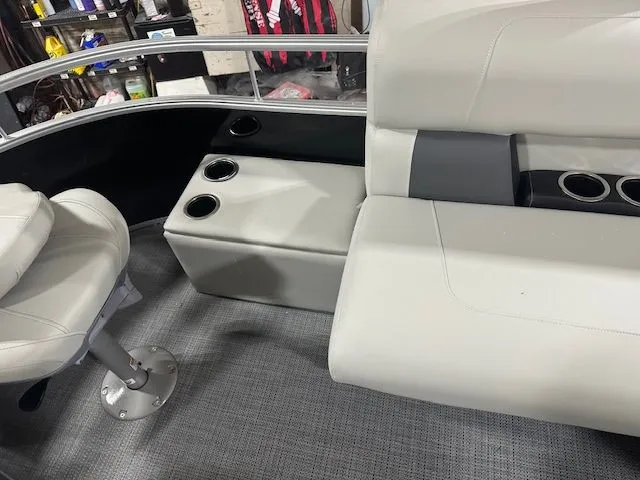 Slide: The Image of Starcraft LX 20 F 2025 - 11