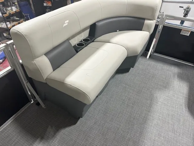 Slide: The Image of Starcraft LX 20 F 2025 - 3