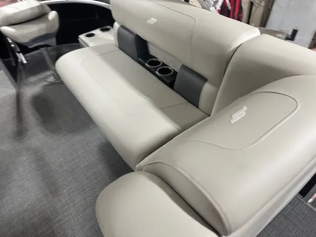 Slide: The Image of Starcraft LX 20 F 2025 - 4