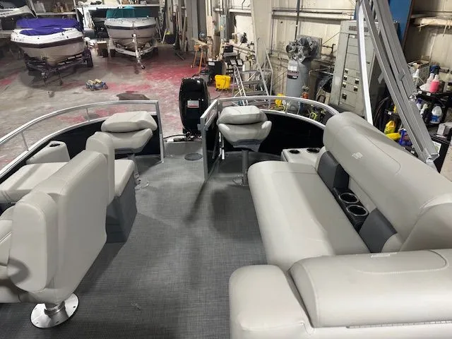 Slide: The Image of Starcraft LX 20 F 2025 - 5