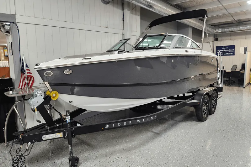 The Image of Four Winns H2 2025 - 0