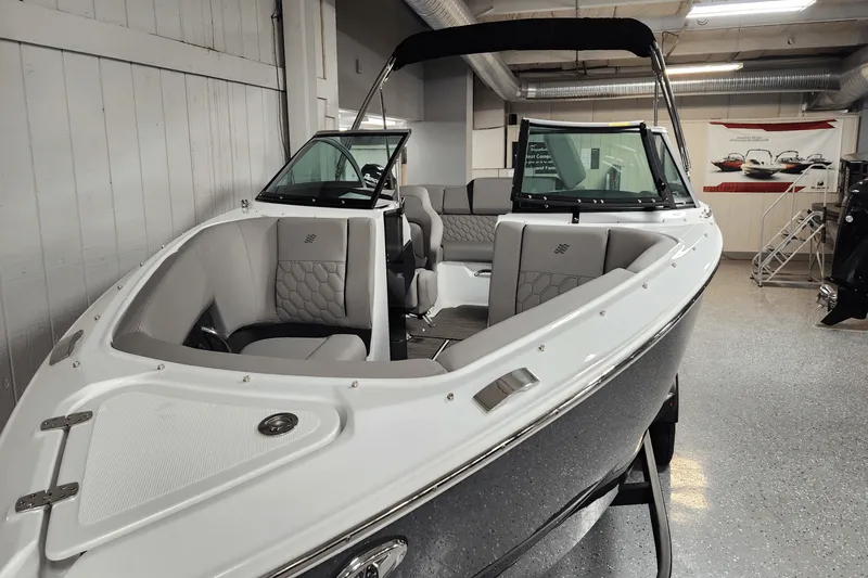 Slide: The Image of Four Winns H2 2025 - 1