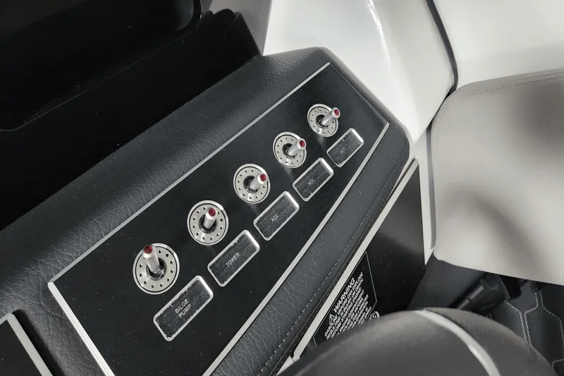 Slide: The Image of Four Winns H2 2025 - 14