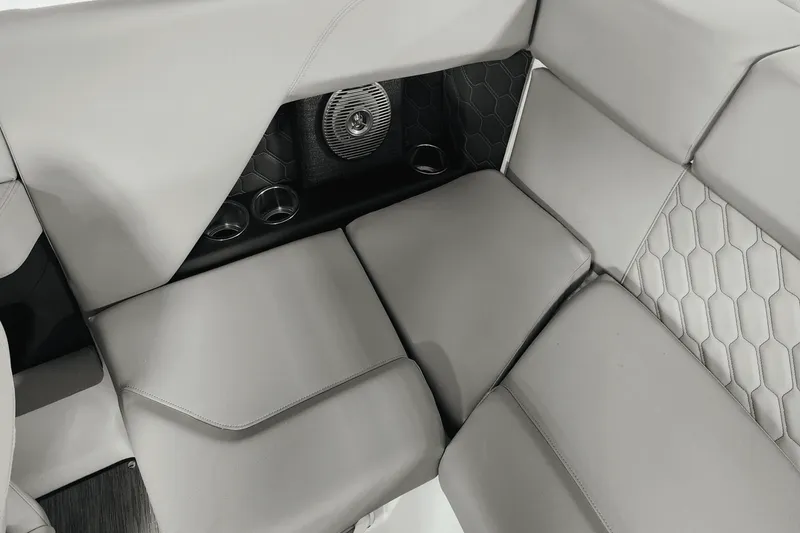 Slide: The Image of Four Winns H2 2025 - 26