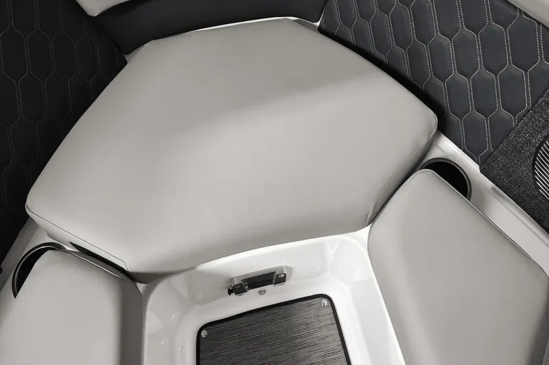 Slide: The Image of Four Winns H2 2025 - 32