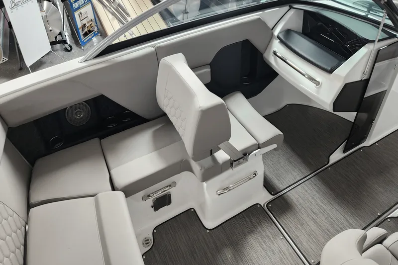 Slide: The Image of Four Winns H2 2025 - 34