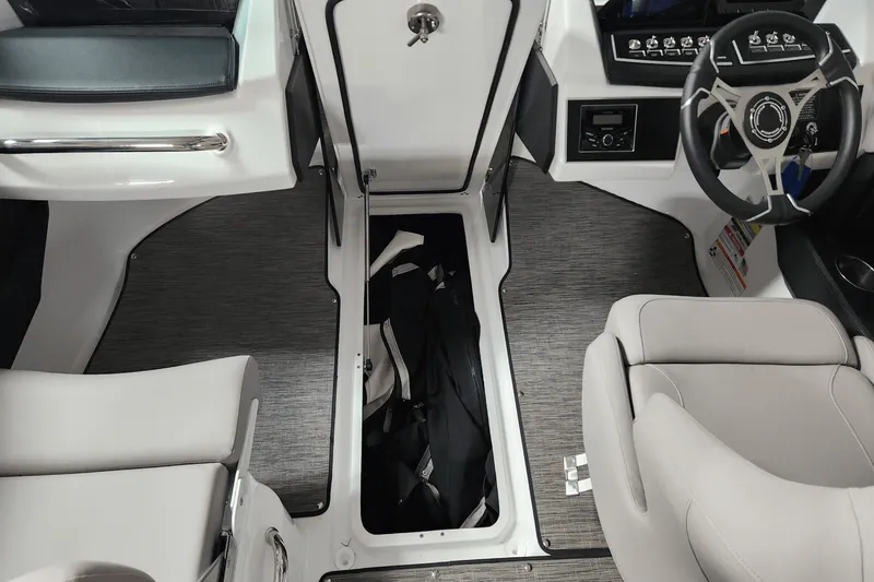 Slide: The Image of Four Winns H2 2025 - 36