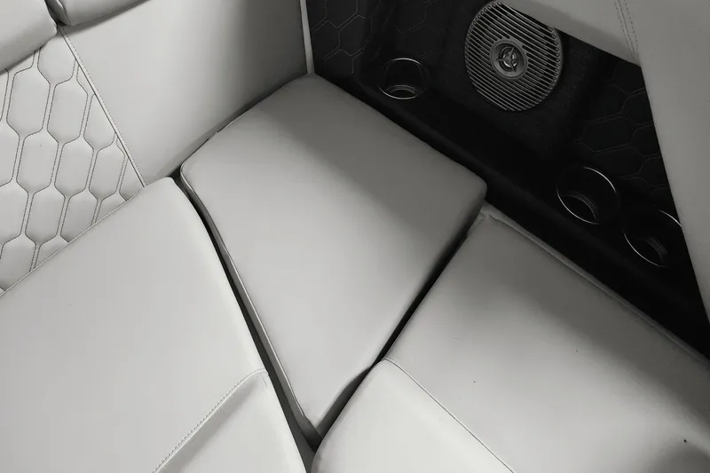 Slide: The Image of Four Winns H2 2025 - 37