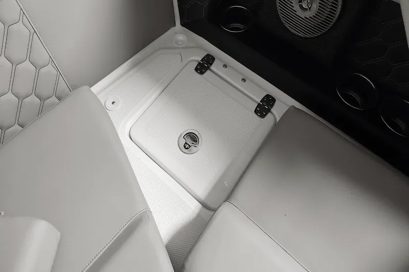 Slide: The Image of Four Winns H2 2025 - 38