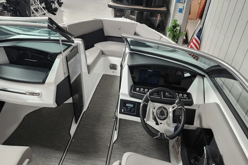 Slide: The Image of Four Winns H2 2025 - 8