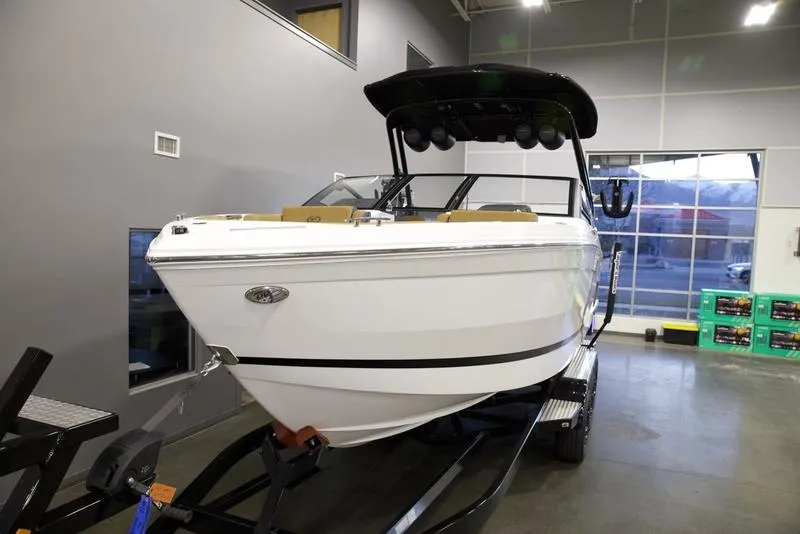 Slide: The Image of Cobalt Boats R6 SURF 2025 - 11