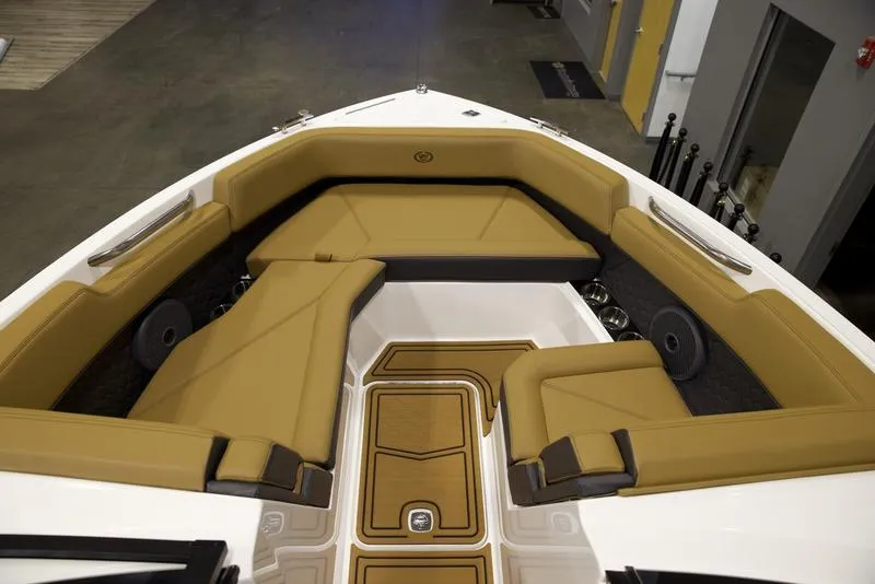 Slide: The Image of Cobalt Boats R6 SURF 2025 - 21