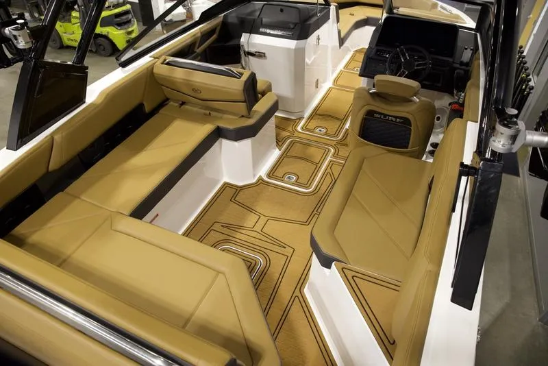 Slide: The Image of Cobalt Boats R6 SURF 2025 - 22