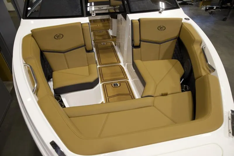Slide: The Image of Cobalt Boats R6 SURF 2025 - 12