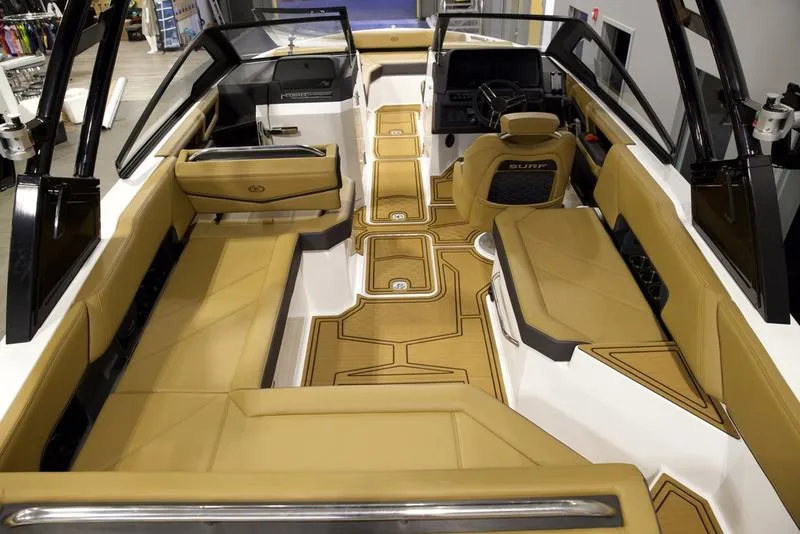 Slide: The Image of Cobalt Boats R6 SURF 2025 - 15