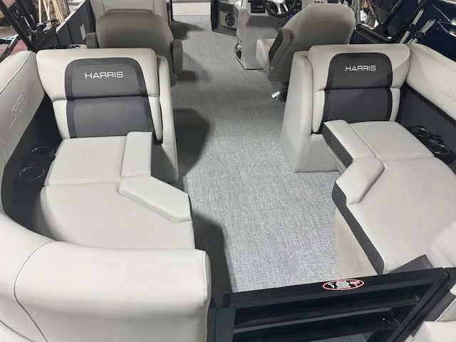 Slide: The Image of Harris 210 Cruiser 2025 - 2