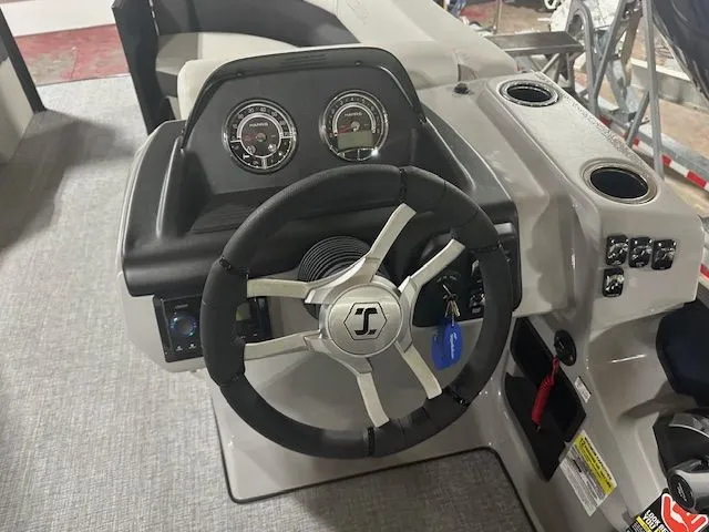 Slide: The Image of Harris 210 Cruiser 2025 - 4