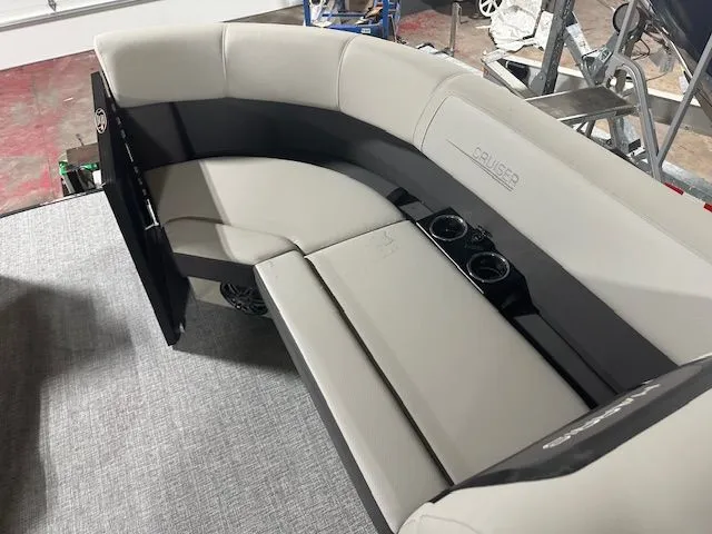 Slide: The Image of Harris 210 Cruiser 2025 - 6