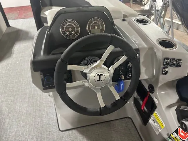 Slide: The Image of Harris 210 Cruiser 2025 - 8