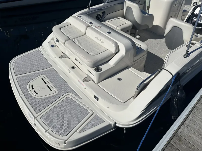 Slide: The Image of Sea Ray 210 SUNDECK 2008 - 6