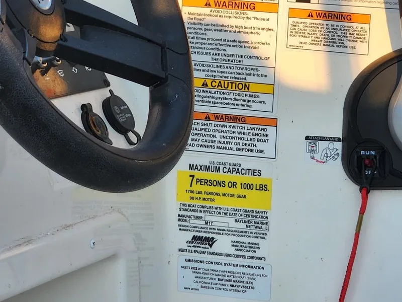 Slide: The Image of Bayliner M-17 2022 - 11