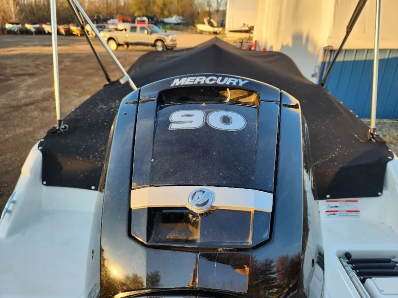 Slide: The Image of Bayliner M-17 2022 - 12