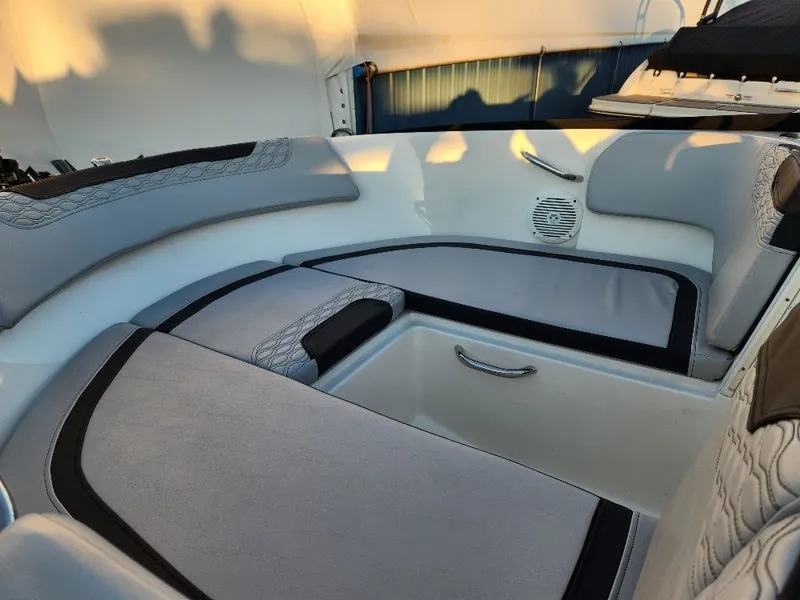 Slide: The Image of Bayliner M-17 2022 - 7