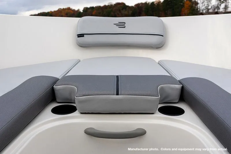 Slide: The Image of Bayliner VR4 2025 - 10