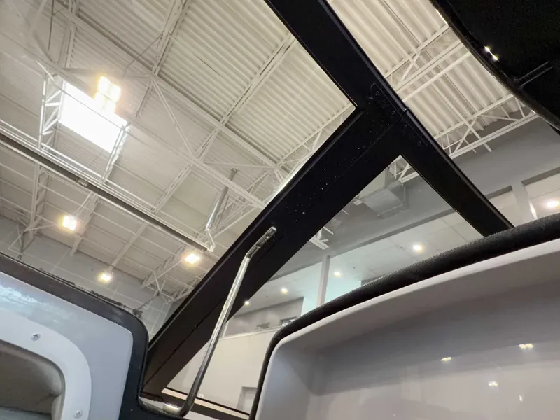 Slide: The Image of Cobalt Boats R6 SURF 2025 - 24
