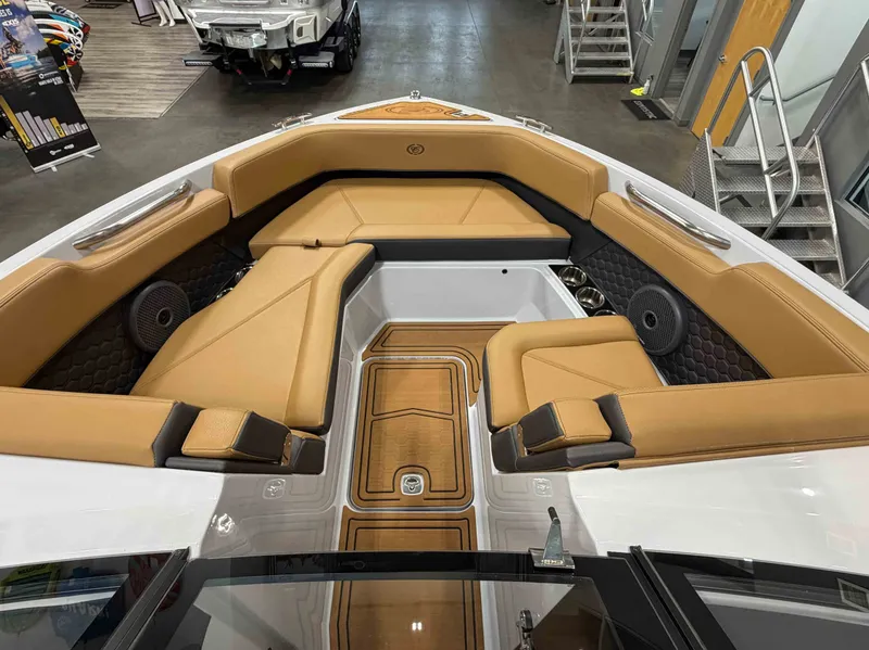 Slide: The Image of Cobalt Boats R6 SURF 2025 - 30