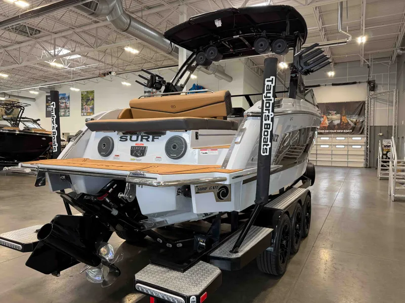 Slide: The Image of Cobalt Boats R6 SURF 2025 - 12