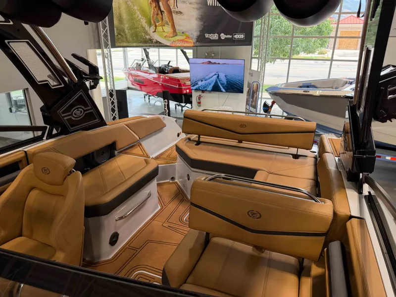 Slide: The Image of Cobalt Boats R6 SURF 2025 - 34