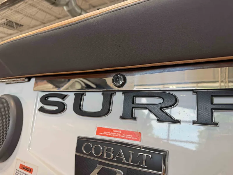 Slide: The Image of Cobalt Boats R6 SURF 2025 - 14