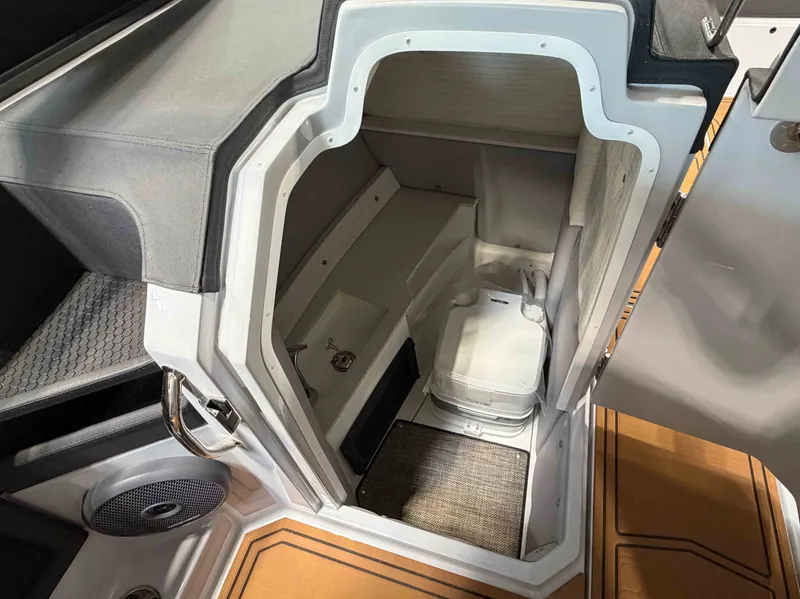 Slide: The Image of Cobalt Boats R6 SURF 2025 - 25