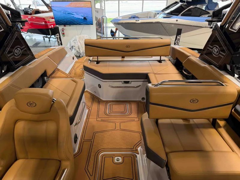 Slide: The Image of Cobalt Boats R6 SURF 2025 - 33