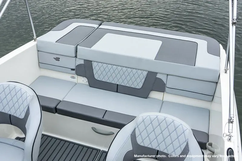 Slide: The Image of Bayliner VR4 2025 - 4