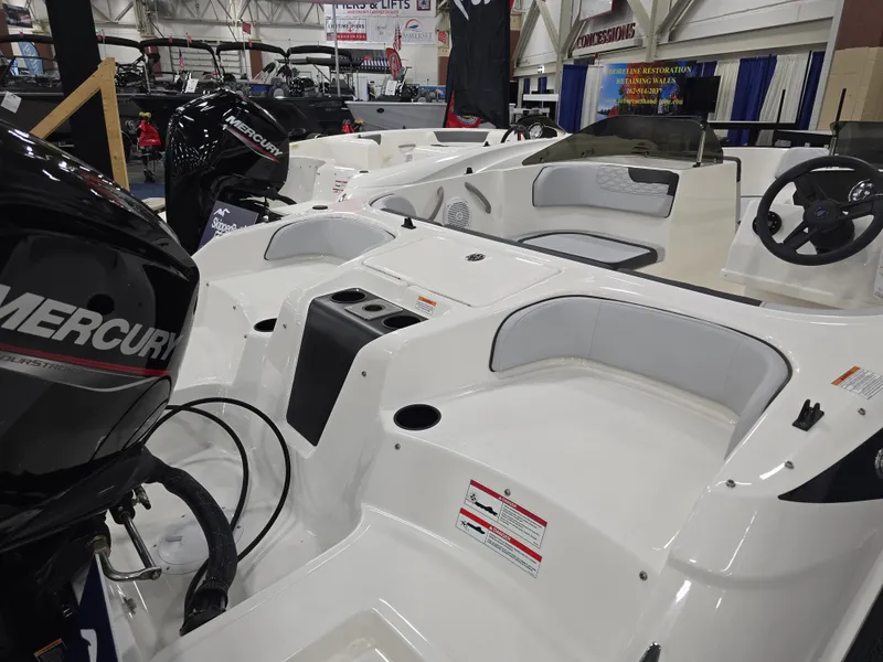 Slide: The Image of Bayliner M17 2025 - 17