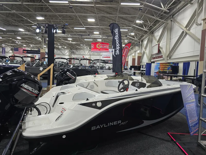 Slide: The Image of Bayliner M17 2025 - 2