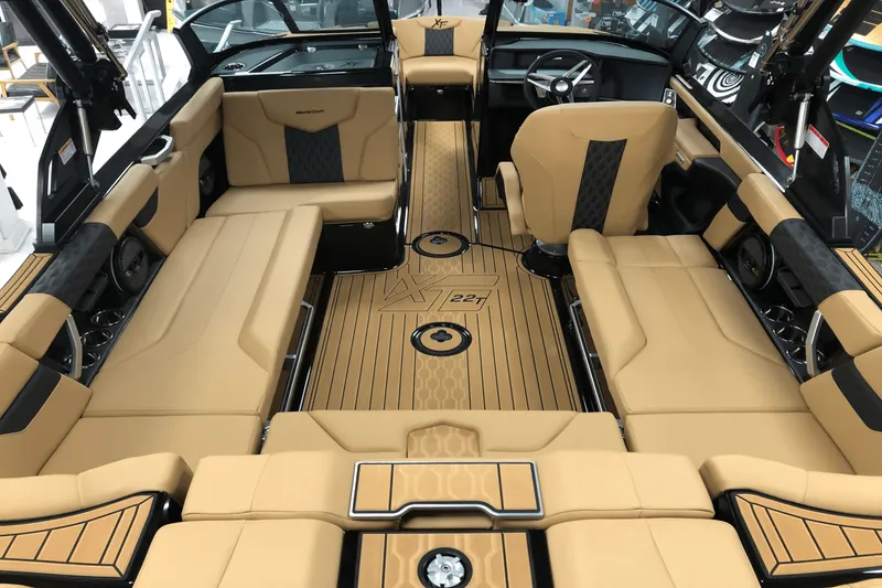 Slide: The Image of Mastercraft XT22 T 2025 - 11