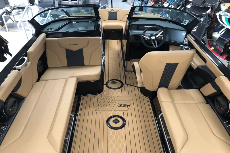 Slide: The Image of Mastercraft XT22 T 2025 - 13