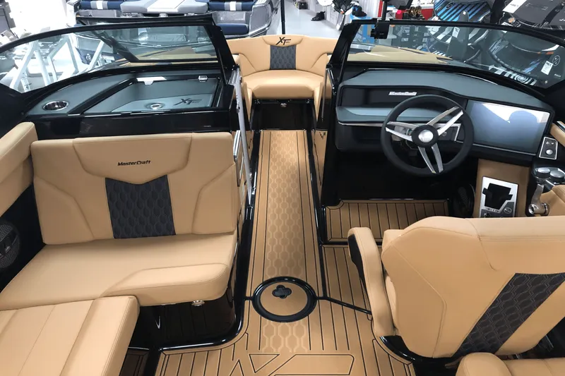 Slide: The Image of Mastercraft XT22 T 2025 - 16