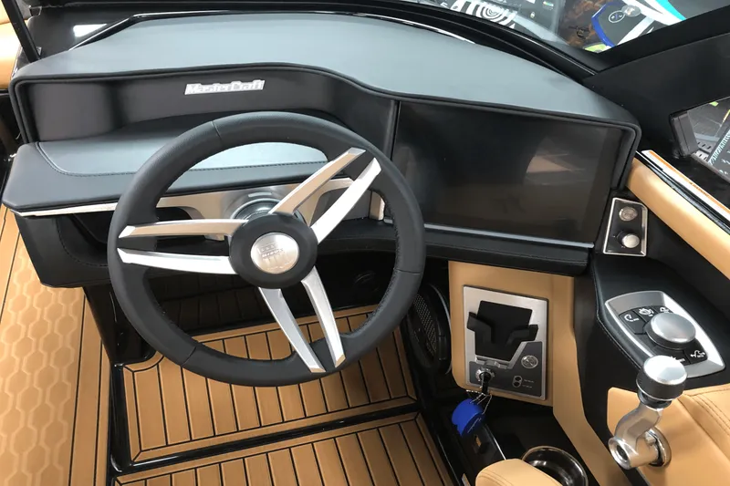 Slide: The Image of Mastercraft XT22 T 2025 - 19