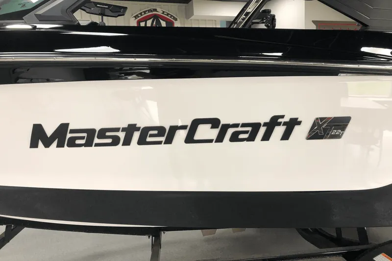 Slide: The Image of Mastercraft XT22 T 2025 - 2