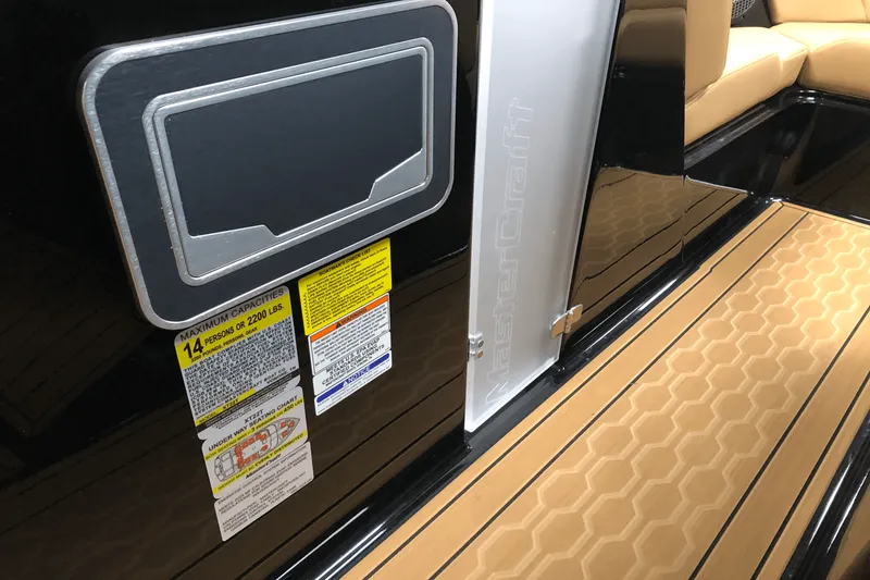 Slide: The Image of Mastercraft XT22 T 2025 - 23